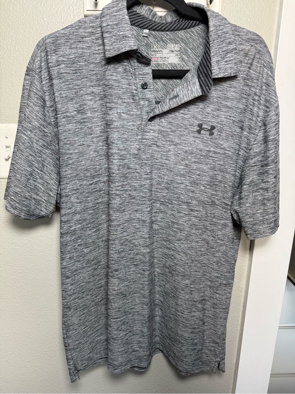 Under Armour HeatGear Men’s Medium Gray Heather Loose Fit Golf Polo